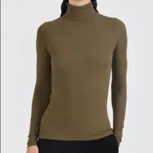 ATM NWT Womens turtle neck